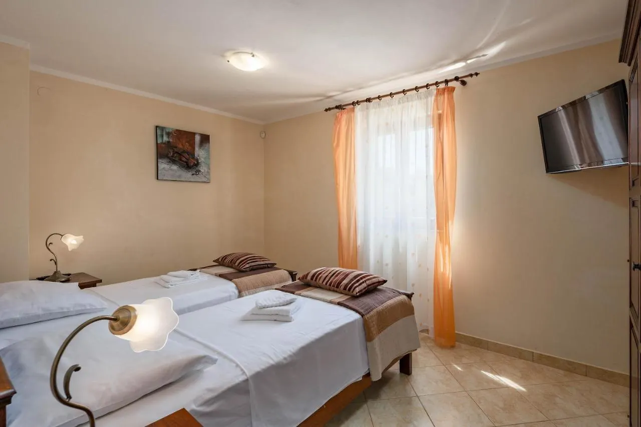Pool Villa Divina - Happy Rentals Sisan