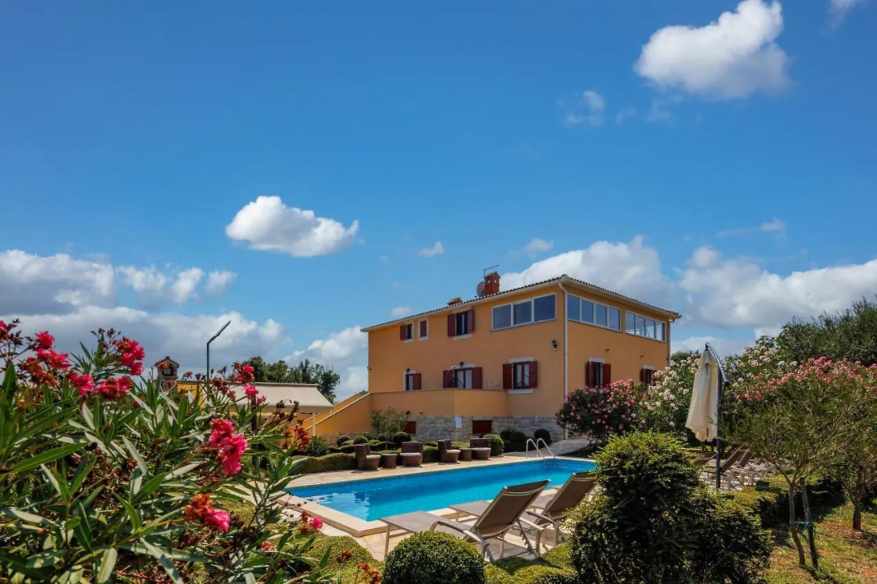 Pool Villa Divina - Happy Rentals Sisan